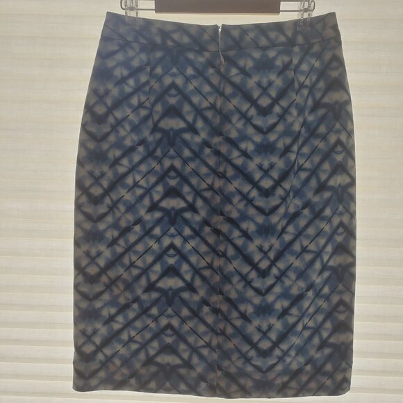 NWOT Banana Republic White Light Blue Dark Blue Front Slit Pencil Skirt (0 US) - Picture 5 of 13